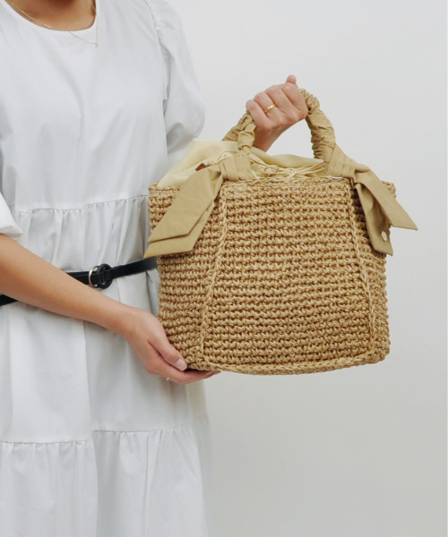 cache cache(カシュ カシュ)の「カシュカシュ cachecache / 下がりリボンペーパー手編みトートバッグ(かごバッグ・レディース・ラベンダー/ブラック/グレー/ベージュ/グリーン/マスタード・FREE)」の4枚目の写真
