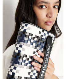 ARMANI EXCHANGE | 【A|X アルマーニ エクスチェンジ】ロゴ　メッシュクラッチバッグ(クラッチバッグ)
