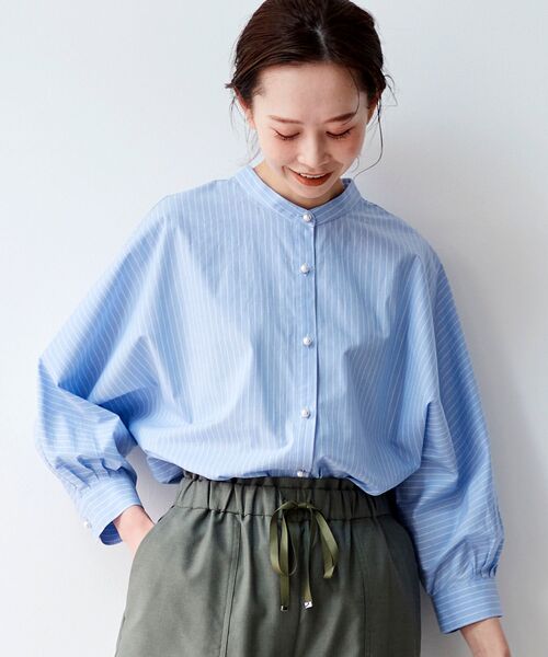 le.coeur blanc(ルクールブラン)の「パールボタンドルマンシャツ(シャツ/ブラウス・レディース・オフホワイト/ブルー系その他3/ブルー系その他4・38)」の1枚目の写真