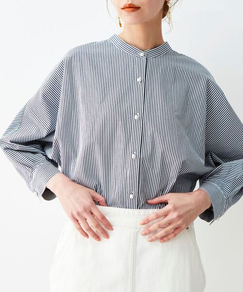 le.coeur blanc(ルクールブラン)の「パールボタンドルマンシャツ(シャツ/ブラウス・レディース・オフホワイト/ブルー系その他3/ブルー系その他4・38)」の3枚目の写真