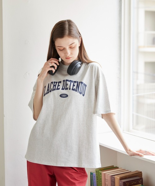 flaner（フラネ）の「Loose college logo tee/ルーズカレッジロゴTee（Tシャツ/カットソー・レディース・ネイビー/グレー/イエロー・MEDIUM/LARGE）」の4枚目の写真