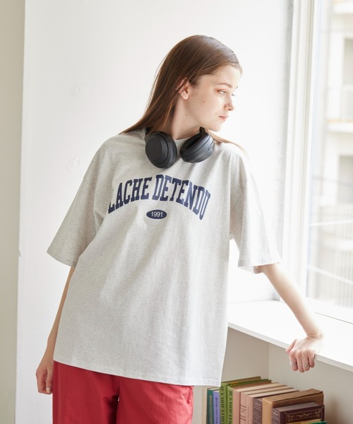 flaner（フラネ）の「Loose college logo tee/ルーズカレッジロゴTee（Tシャツ/カットソー・レディース・ネイビー/グレー/イエロー・MEDIUM/LARGE）」の6枚目の写真
