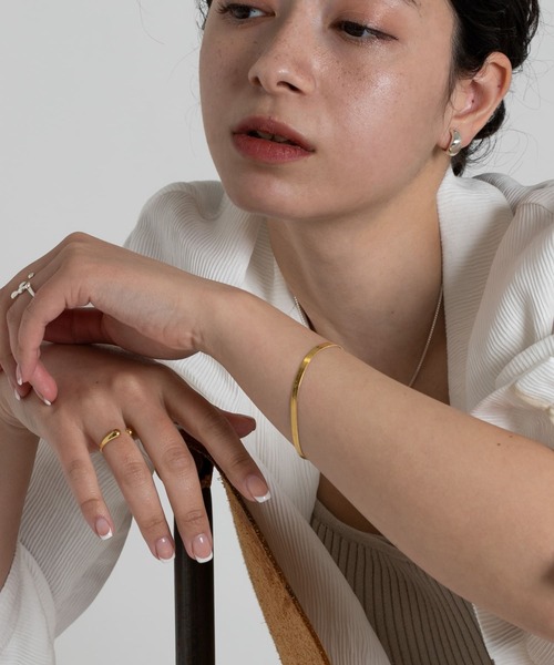 SMELLY（スメリー）の「SMELLY so'　タイラスネークチェーンブレスレット（ブレスレット・レディース・ゴールド・-）」の4枚目の写真