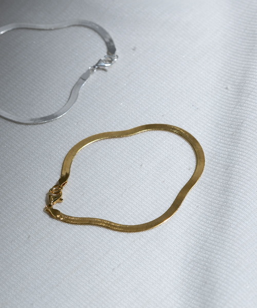 SMELLY（スメリー）の「SMELLY so'　タイラスネークチェーンブレスレット（ブレスレット・レディース・ゴールド・-）」の6枚目の写真