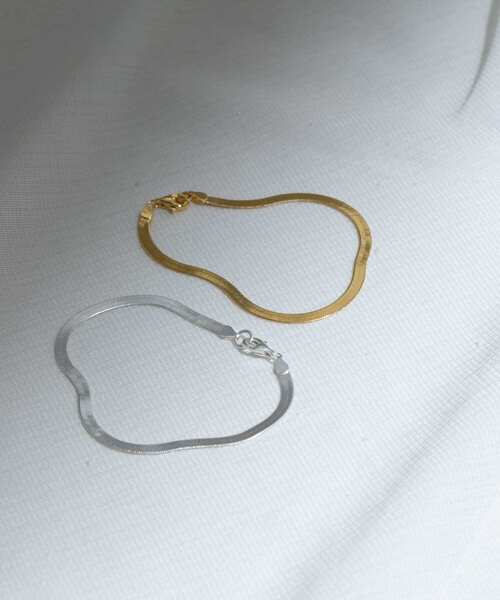 SMELLY（スメリー）の「SMELLY so'　タイラスネークチェーンブレスレット（ブレスレット・レディース・ゴールド・-）」の7枚目の写真