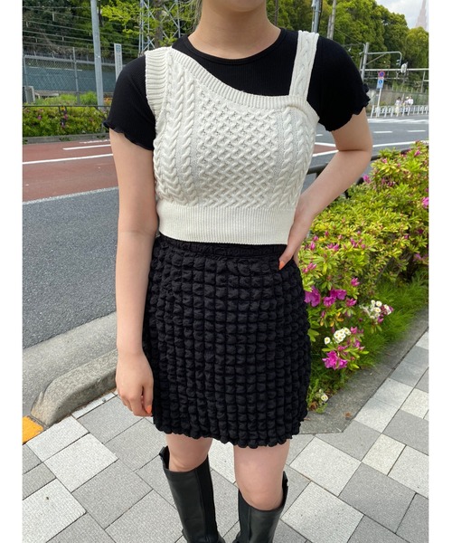 WC(ダブル シー)の「アシメデザインニットビスチェ(ベスト・レディース・アイボリー/ブラック・FREE)」の4枚目の写真