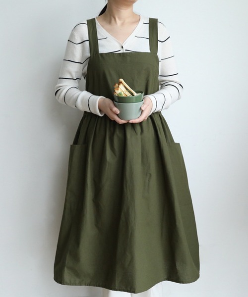aimoha(アイモハ)の「そのままお出かけもできるドレスのようなエプロン(エプロン・レディース・ブラック/ベージュ/オフホワイト/グリーン/チョコ・FREE)」の13枚目の写真