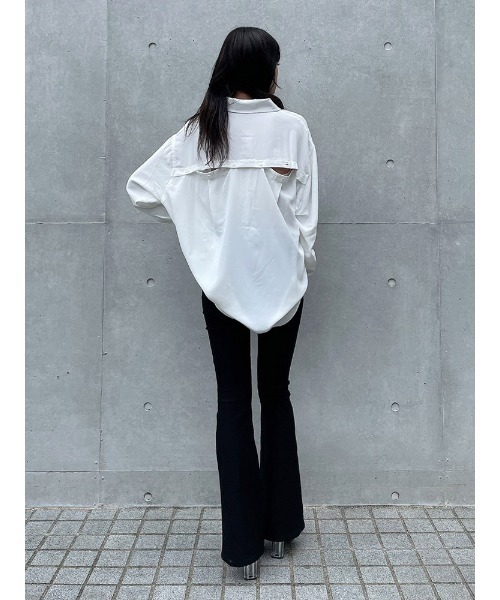 ENVYM(アンビー)の「バックオープンSH(シャツ/ブラウス・レディース・ホワイト/ブラック/ブルー・FREE)」の13枚目の写真