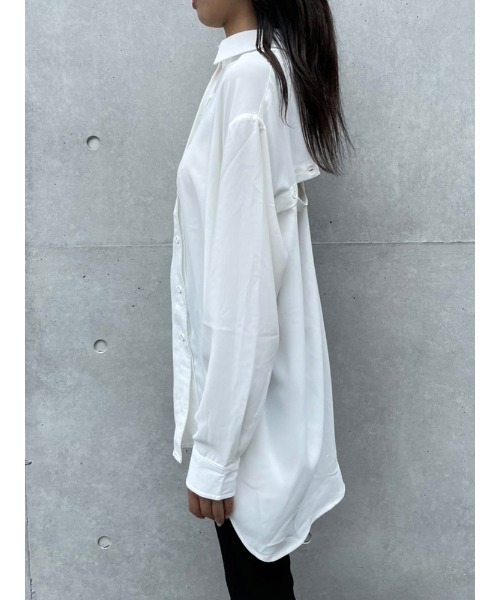 ENVYM(アンビー)の「バックオープンSH(シャツ/ブラウス・レディース・ホワイト/ブラック/ブルー・FREE)」の7枚目の写真