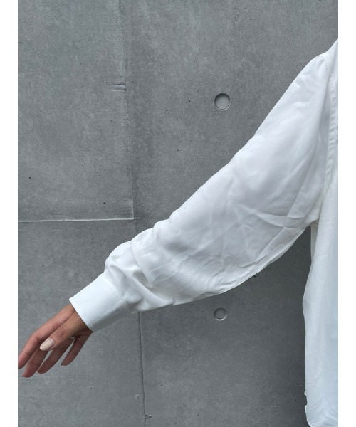 ENVYM(アンビー)の「バックオープンSH(シャツ/ブラウス・レディース・ホワイト/ブラック/ブルー・FREE)」の22枚目の写真