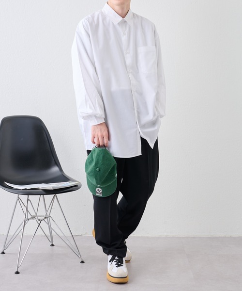 COLONY 2139（コロニートゥーワンスリーナイン）の「relaxFIT長袖レギュラーカラーシャツ / UNISEX（シャツ/ブラウス・メンズ・ホワイト/ベージュ/ダークグリーン/サックスブルー・MEDIUM/LARGE）」の5枚目の写真