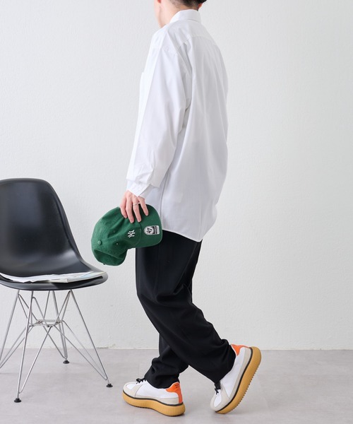 COLONY 2139（コロニートゥーワンスリーナイン）の「relaxFIT長袖レギュラーカラーシャツ / UNISEX（シャツ/ブラウス・メンズ・ホワイト/ベージュ/ダークグリーン/サックスブルー・MEDIUM/LARGE）」の7枚目の写真