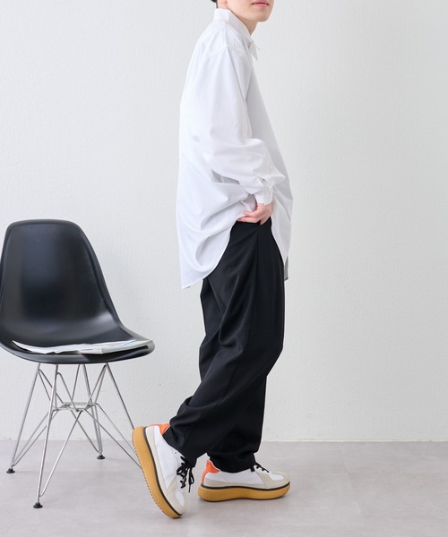 COLONY 2139（コロニートゥーワンスリーナイン）の「relaxFIT長袖レギュラーカラーシャツ / UNISEX（シャツ/ブラウス・メンズ・ホワイト/ベージュ/ダークグリーン/サックスブルー・MEDIUM/LARGE）」の9枚目の写真
