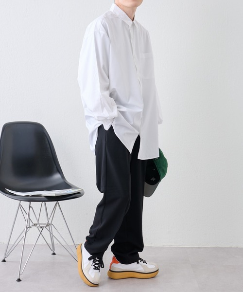 COLONY 2139（コロニートゥーワンスリーナイン）の「relaxFIT長袖レギュラーカラーシャツ / UNISEX（シャツ/ブラウス・メンズ・ホワイト/ベージュ/ダークグリーン/サックスブルー・MEDIUM/LARGE）」の10枚目の写真