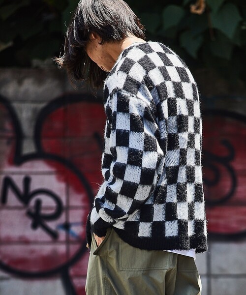 FREAK'S STORE（フリークスストア）の「WEB限定 別注 ビッグシルエット モヘヤタッチ 総柄 ルーズカーディガン（カーディガン/ボレロ・メンズ・ブラック×レッド/ブラック×ブルー/グレー系その他/レオパード/チェック・SMALL/MEDIUM/LARGE）」の21枚目の写真