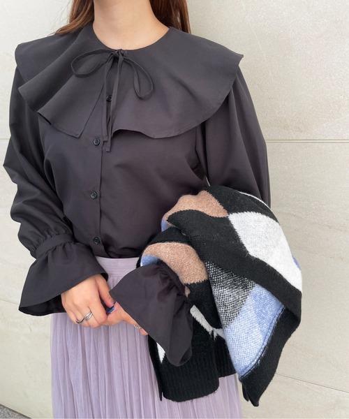 Meli rich(メリーリッチ)の「ベルスリーブフリルカラーブラウス(シャツ/ブラウス・レディース・オフホワイト/スモークピンク/グレイッシュブルー/ブラック・MEDIUM)」の1枚目の写真