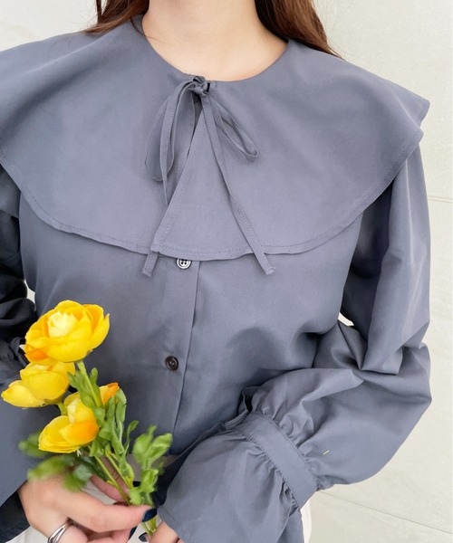 Meli rich(メリーリッチ)の「ベルスリーブフリルカラーブラウス(シャツ/ブラウス・レディース・オフホワイト/スモークピンク/グレイッシュブルー/ブラック・MEDIUM)」の7枚目の写真