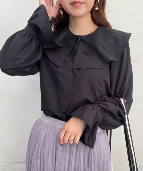 Meli rich(メリーリッチ)の「ベルスリーブフリルカラーブラウス(シャツ/ブラウス・レディース・オフホワイト/スモークピンク/グレイッシュブルー/ブラック・MEDIUM)」の15枚目の写真