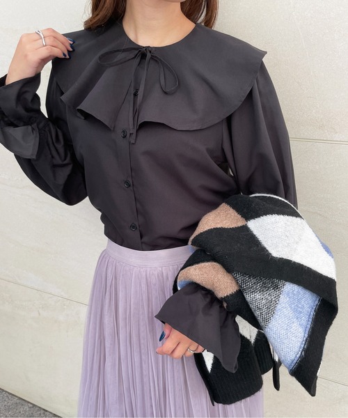 Meli rich(メリーリッチ)の「ベルスリーブフリルカラーブラウス(シャツ/ブラウス・レディース・オフホワイト/スモークピンク/グレイッシュブルー/ブラック・MEDIUM)」の10枚目の写真