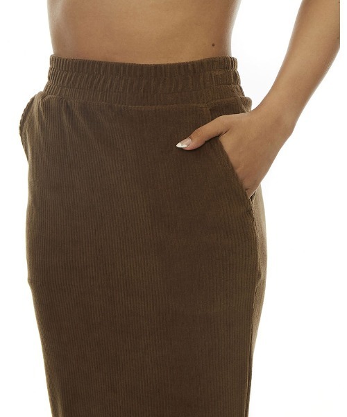 BILLABONG(ビラボン)の「【直営店限定】BILLABONG レディース CUT VELOURS LONG SKIRT ロングスカート 【2022年秋冬モデル】/ビラボンベロアスカート(スカート・レディース・ブラック/ブラウン・MEDIUM/LARGE)」の5枚目の写真
