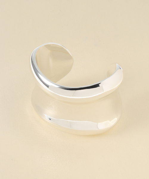 TODAYFUL（トゥデイフル）の「【TODAYFUL / トゥデイフル】Nuance Wide Cuff（バングル/リストバンド・レディース・シルバー・FREE）」の9枚目の写真