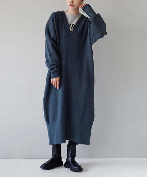 zootie（ズーティー）の「【丈が選べる！トレンドシルエットワンピ】Vネックニット ルーズ ワンピース（ワンピース・レディース・ベージュ/チャコール/ライトカーキ/ブラウン/モカ/チャコールアッシュ/アイボリー/ネイビー・フリー/ミディアム丈）」の8枚目の写真