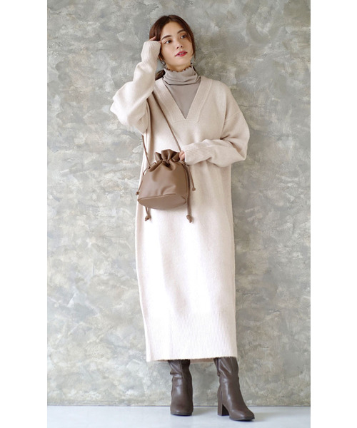 zootie（ズーティー）の「【丈が選べる！トレンドシルエットワンピ】Vネックニット ルーズ ワンピース（ワンピース・レディース・ベージュ/チャコール/ライトカーキ/ブラウン/モカ/チャコールアッシュ/アイボリー/ネイビー・フリー/ミディアム丈）」の21枚目の写真