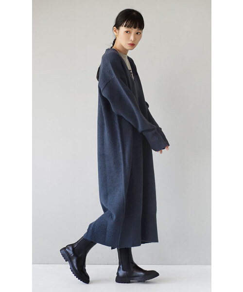 zootie（ズーティー）の「【丈が選べる！トレンドシルエットワンピ】Vネックニット ルーズ ワンピース（ワンピース・レディース・ベージュ/チャコール/ライトカーキ/ブラウン/モカ/チャコールアッシュ/アイボリー/ネイビー・フリー/ミディアム丈）」の20枚目の写真