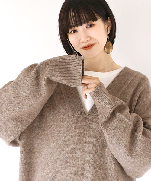 zootie（ズーティー）の「【丈が選べる！トレンドシルエットワンピ】Vネックニット ルーズ ワンピース（ワンピース・レディース・ベージュ/チャコール/ライトカーキ/ブラウン/モカ/チャコールアッシュ/アイボリー/ネイビー・フリー/ミディアム丈）」の15枚目の写真