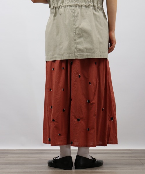 Emago(イマゴ)の「EMAGO 総柄刺繍スカート(スカート・レディース・レッド/アイボリー/ブラック・FREE)」の15枚目の写真