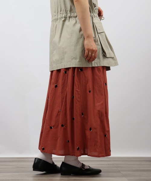 Emago(イマゴ)の「EMAGO 総柄刺繍スカート(スカート・レディース・レッド/アイボリー/ブラック・FREE)」の14枚目の写真