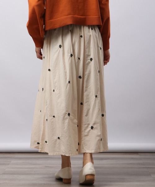 Emago(イマゴ)の「EMAGO 総柄刺繍スカート(スカート・レディース・レッド/アイボリー/ブラック・FREE)」の18枚目の写真