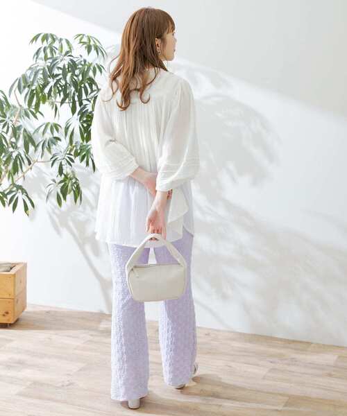 URBAN RESEARCH Sonny Label(アーバンリサーチサニーレーベル)の「コットンガーゼギャザーシャツブラウス(シャツ/ブラウス・レディース・ブルー系その他/オフホワイト/ベージュ/チャコールグレー・FREE)」の12枚目の写真