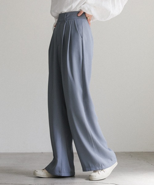select MOCA(セレクトモカ)の「タックストレートパンツ(スラックス・レディース・ベージュ/アイボリー/グレイッシュブルー・SMALL/MEDIUM)」の3枚目の写真