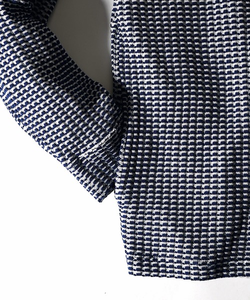 SOMEDIFF（サムディフ）の「【SOEMDIFF】2トーンワッフルボタンレスVカーディガン メンズ 涼しい 軽量 スマート（カーディガン/ボレロ・メンズ・ホワイト/ネイビー/ブラック・M/L/XL）」の11枚目の写真