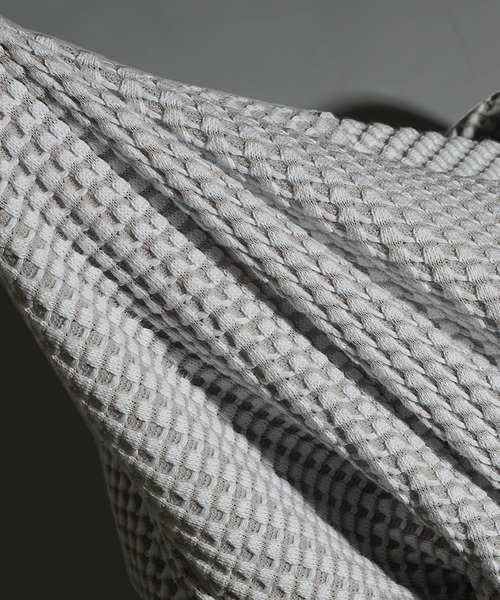 SOMEDIFF（サムディフ）の「【SOEMDIFF】2トーンワッフルボタンレスVカーディガン メンズ 涼しい 軽量 スマート（カーディガン/ボレロ・メンズ・ホワイト/ネイビー/ブラック・M/L/XL）」の14枚目の写真