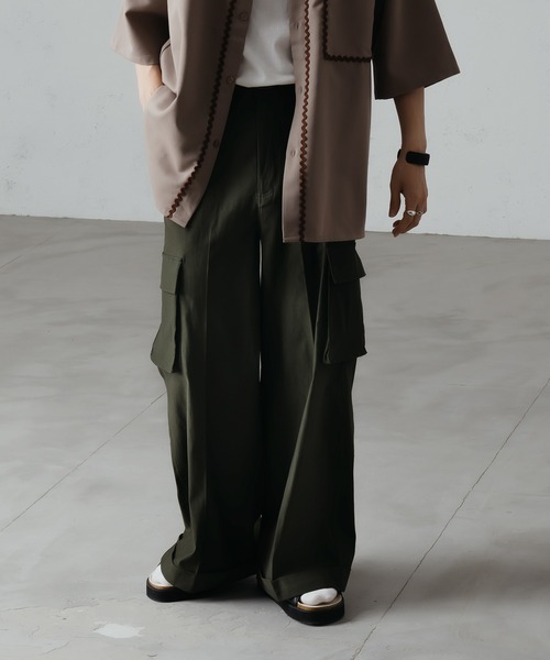 epnok（エプノック）の「ロールアップカーゴスラックス（スラックス・メンズ・グレイッシュブルー/ブラック/カーキ・SMALL/MEDIUM/LARGE）」の3枚目の写真