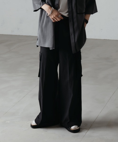 epnok（エプノック）の「ロールアップカーゴスラックス（スラックス・メンズ・グレイッシュブルー/ブラック/カーキ・SMALL/MEDIUM/LARGE）」の2枚目の写真