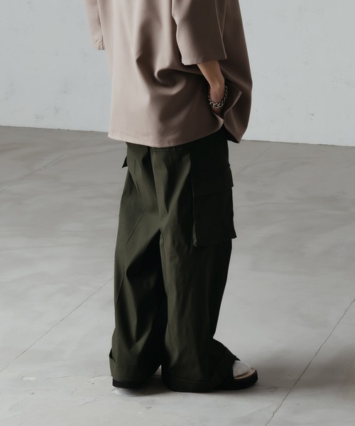 epnok（エプノック）の「ロールアップカーゴスラックス（スラックス・メンズ・グレイッシュブルー/ブラック/カーキ・SMALL/MEDIUM/LARGE）」の7枚目の写真