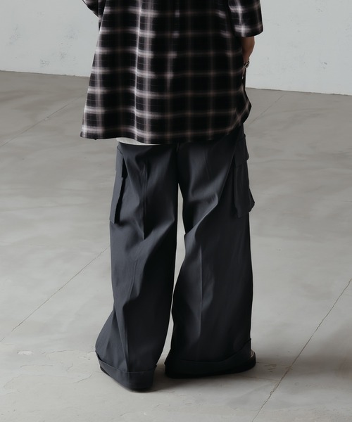 epnok（エプノック）の「ロールアップカーゴスラックス（スラックス・メンズ・グレイッシュブルー/ブラック/カーキ・SMALL/MEDIUM/LARGE）」の13枚目の写真