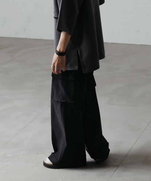 epnok（エプノック）の「ロールアップカーゴスラックス（スラックス・メンズ・グレイッシュブルー/ブラック/カーキ・SMALL/MEDIUM/LARGE）」の17枚目の写真