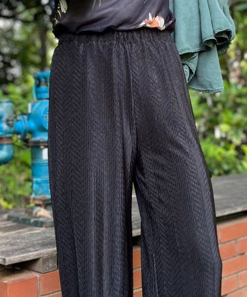 mi via loca（ミヴィアロカ）の「【セルフカット】シャイニーストライプWAVE柄プリーツパンツ（その他パンツ・レディース・ベージュ/ブラック/ブルー・FREE）」の9枚目の写真