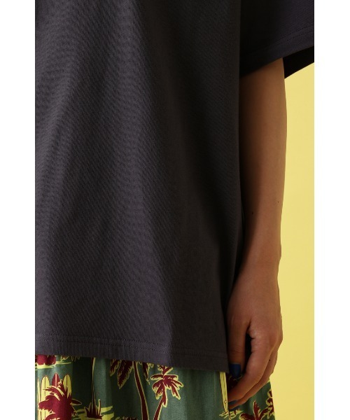 RODEO CROWNS WIDE BOWL(ロデオクラウンズワイドボウル)の「Ryu Ambe DAILY SURF Tシャツ(Tシャツ/カットソー・レディース・ホワイト/チャコールグレー/ライトブルー・LARGE/MEDIUM)」の13枚目の写真
