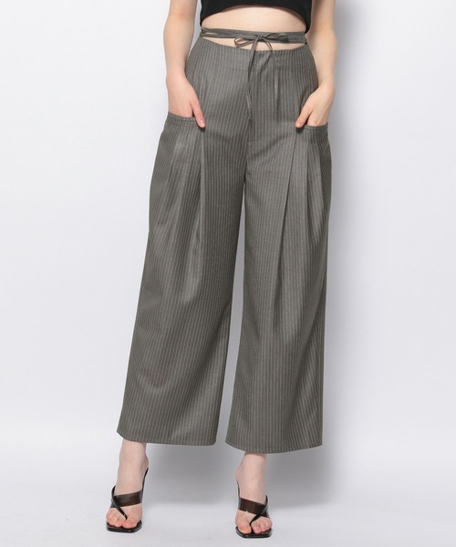 FOREVER 21（フォーエバー トゥエンティーワン）の「ローライズワイドスラックスパンツ（スラックス・レディース・グレー/ブラック・SMALL/MEDIUM）」の10枚目の写真