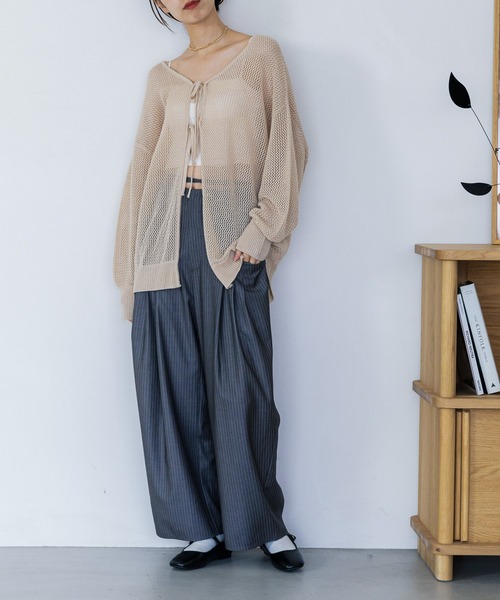 FOREVER 21（フォーエバー トゥエンティーワン）の「ローライズワイドスラックスパンツ（スラックス・レディース・グレー/ブラック・SMALL/MEDIUM）」の16枚目の写真