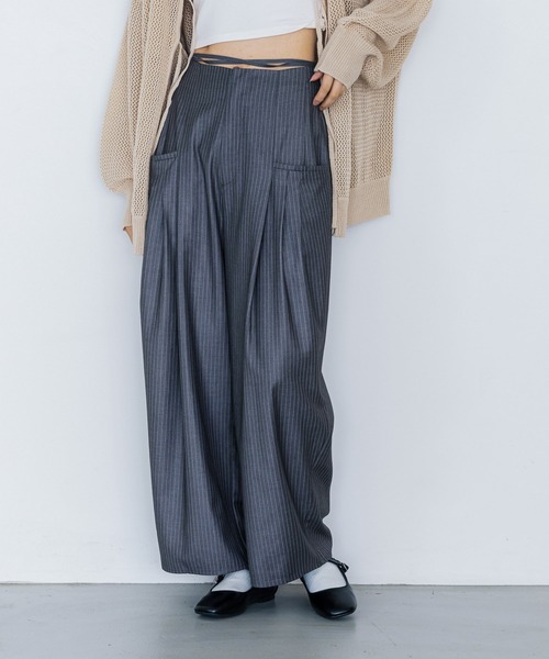 FOREVER 21（フォーエバー トゥエンティーワン）の「ローライズワイドスラックスパンツ（スラックス・レディース・グレー/ブラック・SMALL/MEDIUM）」の20枚目の写真