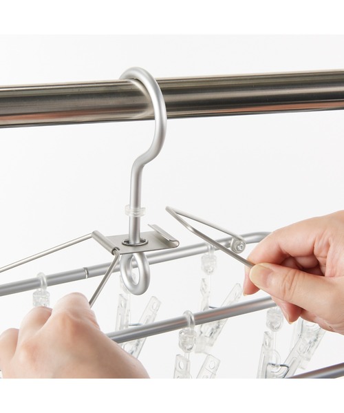 無印良品（ムジルシリョウヒン）の「アルミ角型ハンガー　１６ピンチ／約幅２０×奥行３２ｃｍ（ランドリーグッズ・メンズ・シルバー・FREE）」の6枚目の写真