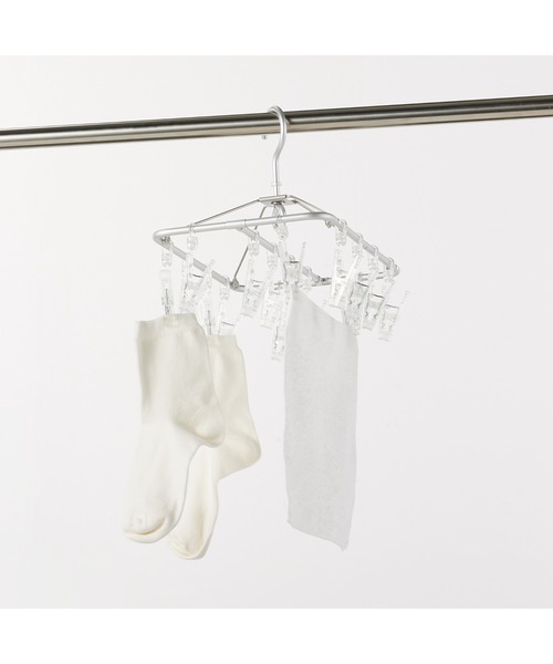 無印良品（ムジルシリョウヒン）の「アルミ角型ハンガー　１６ピンチ／約幅２０×奥行３２ｃｍ（ランドリーグッズ・メンズ・シルバー・FREE）」の7枚目の写真