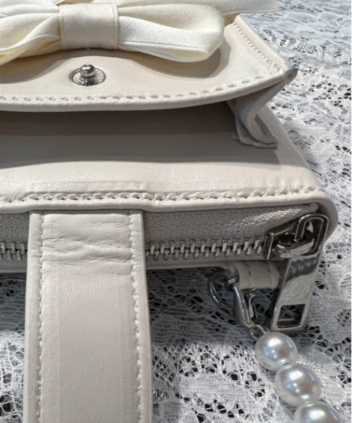 axes femme POETIQUE(アクシーズファムポエティック)の「スマホショルダーポシェット(スマホグッズ・レディース・キナリ/ピンク/ブラック・FREE)」の5枚目の写真