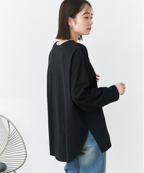 ad thie(アドティエ)の「後裾ラウンド ロングTシャツ(Tシャツ/カットソー・レディース・ベージュ/オフホワイト/モカ/チャコール/ブラック×ホワイト/ブラック・FREE)」の3枚目の写真